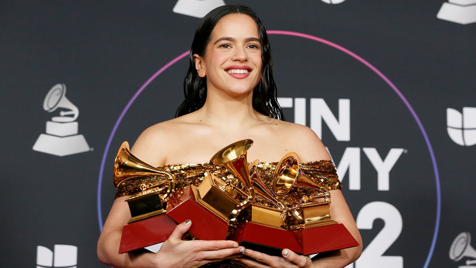 Rosalía en el escenario durante su evolución artística